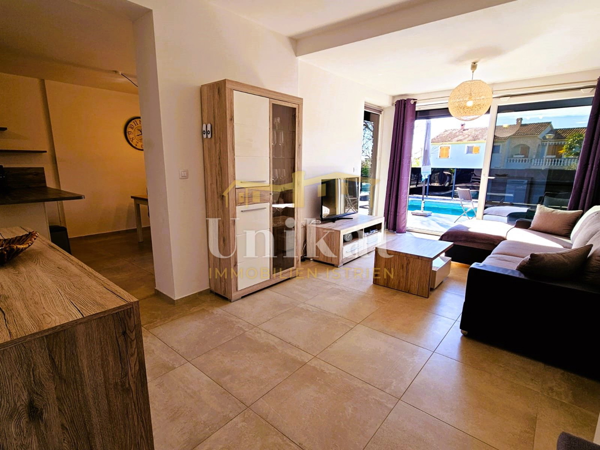 Stanovanje z lastnim bazenom - 2 spalnici